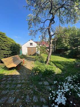 Garten mit Apfelbaum - Doppelhaushälfte mit 114,00 m&sup2; in Augsburg zum Kaufen