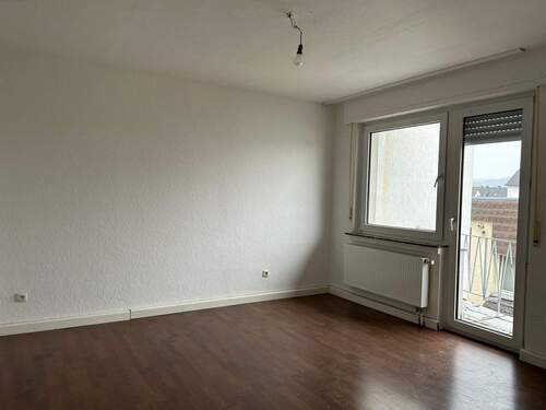 Elternschlafzimmer m. Zugang zum Balkon - 3 Zimmer Etagenwohnung in Arnsberg
