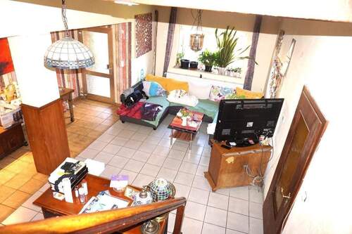 Blick ins Wohnzimmer.JPG - Mehrfamilienhaus, Wohnhaus mit 155,10 m&sup2; in Bad Arolsen zum Kaufen
