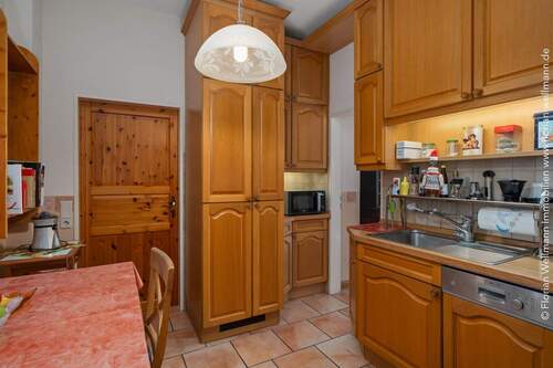 ... direktem Zugang zum Wohn- und Esszimmer (hinten rechts). - 