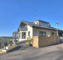 Exklusives Einfamilienhaus mit Panoramablick, Einliegerwohnung & Wellness-Sauna in Unterheinriet - Untergruppenbach