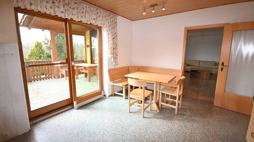 ...mit Essplatz und Terrassenzugang - 