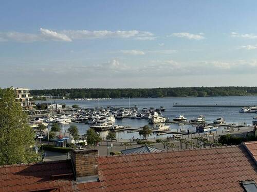 Ausblick im Sommer - 4 Zimmer Mehrfamilienhaus, Wohnhaus in Waren (Müritz)