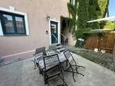 Innenhof mit Hofdurchfahrt & Terrasse - 