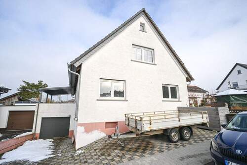 Außenansicht mit Garage - 4 Zimmer Einfamilienhaus in Groß Umstadt