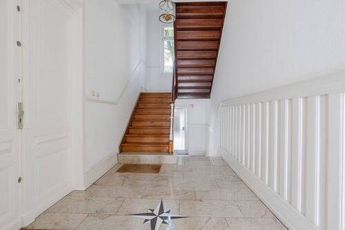 Titelbild - Top sanierte Erdgeschosswohnung im Stilaltbau mit Balkon und Innenhof