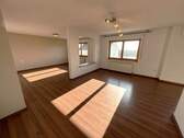 Wohnen / Essen - 7 Zimmer Mehrfamilienhaus, Wohnhaus zum Kaufen in Treuchtlingen