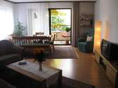 Blick v. Wohnzimmer auf Balkon - Schöne Eigentumswohnung in zentraler, ruhiger Lage in Bad Kissingen - provisionsfrei von Privat