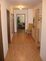 Flur (Blick v. Wohnungstür) - 