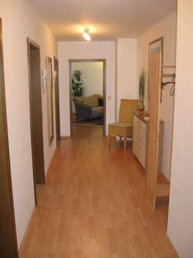 Flur (Blick v. Wohnungstür) - 