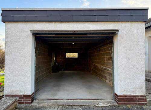 Garage - 7 Zimmer Mehrfamilienhaus, Wohnhaus in Schlitz