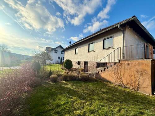 Haus Ost - Mehrfamilienhaus, Wohnhaus mit 195,00 m² in Schlitz zum Kaufen