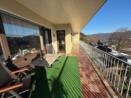 Teilansicht vom Balkon 
- 