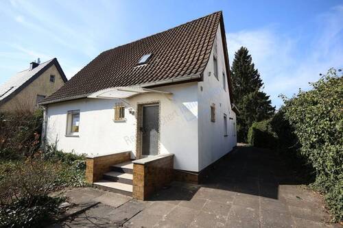 HAUS UND EINFAHRT - 