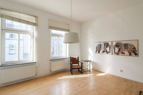 Wohnzimmer 1. OG rechts - Mehrfamilienhaus, Wohnhaus mit 544,30 m² in Düsseldorf zum Kaufen