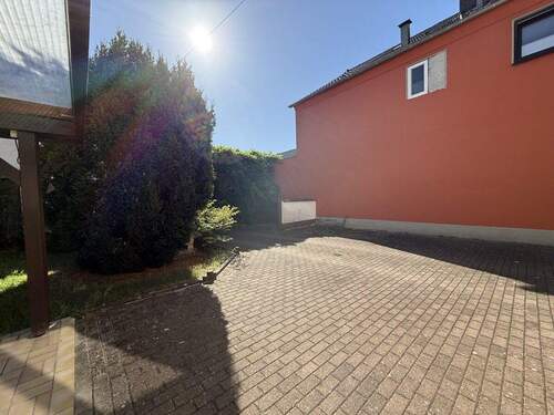 Stellplatz im Hof - Einfamilienhaus mit 136,30 m² in Graben-Neudorf zum Kaufen