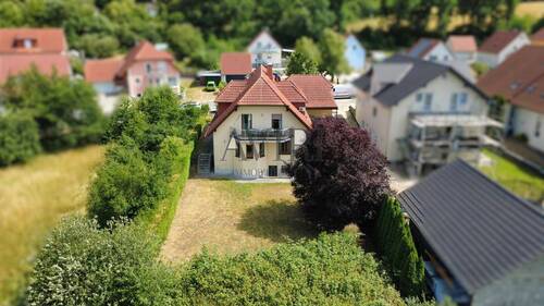 Titelbild von Oben - Mehrfamilienhaus, Wohnhaus mit 235,00 m² in Burgebrach zum Kaufen