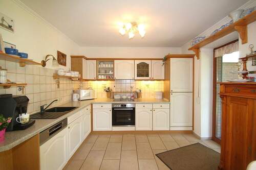 Die voll ausgestattete Landhausküche - 