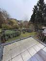 Balkon mit Blick in den Garten - 