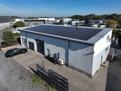 Luftaufnahme - Ein lichtdurchfluteter Bungalow mit Gewerbehalle für die ganze Familie in Top-Wohnlage von Bork