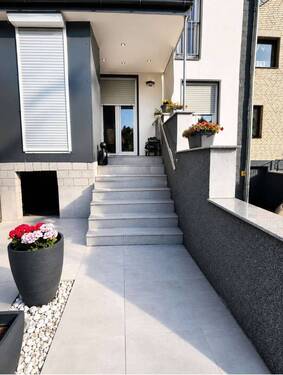 Eingangsbereich Haus - 4 Zimmer Reihenmittelhaus zum Kaufen in Neuss