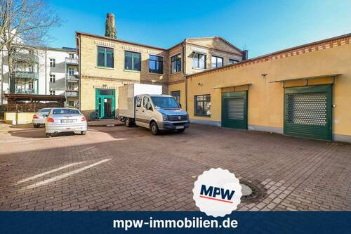 Remise mit Lager - Aufgeteiltes Apartmenthaus mit Remise und Lager mit Entwicklungspotenzial in Köpenick