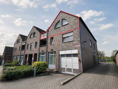 Außenbild - Großzügige 4-Zimmer-Wohnung in Delhoven