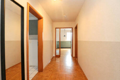 Diele - 4 Zimmer Etagenwohnung zum Kaufen in Dormagen / Delhoven
