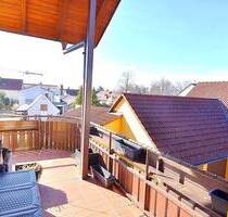 Helle 3 Zimmer Wohnung mit Balkon, Garage - Roth