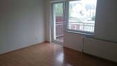 Wohnzimmer mit Balkon - Helle, schöne Wohnung mit Balkon in der Posthofstraße