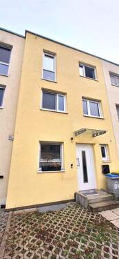 Haus Vorderansicht - Modernes Niedrigenergie-Reihenmittelhaus in Mannheim Waldhof