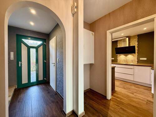 Flur im EG - 4 Zimmer Reihenendhaus in Osnabrück