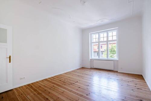 Bild 1 - Stilvolle 2-Zimmer-Altbauwohnung in denkmalgeschütztem Gebäude