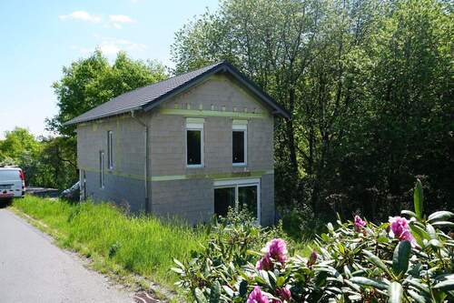 Zugang zu den beiden Terrassen - 6 Zimmer Einfamilienhaus in Flammersfeld