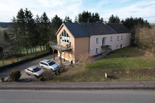 1.JPG - Mehrfamilienhaus mit drei Wohneinheiten, auf großem Grundstück, zu verkaufen!