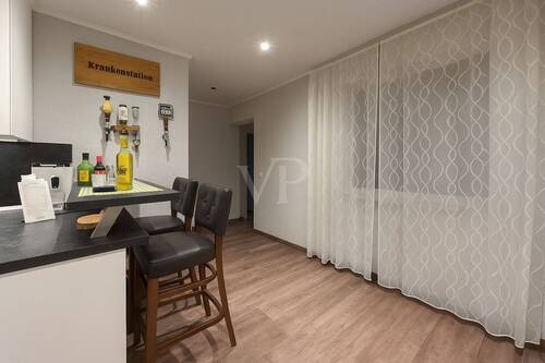 Bar mit Zugang zum Balkon - 