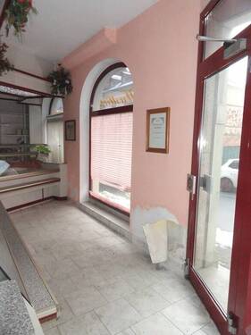 Laden (EG) - 