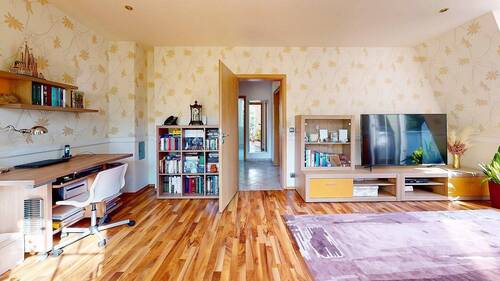 Dachgeschoss Wohnzimmer mit Balkon - 