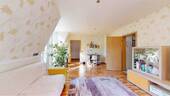 Dachgeschoss Wohnzimmer mit Balkon - 