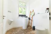 Gäste-WC im Erdgeschoss - 9 Zimmer Einfamilienhaus in Neuenkirchen