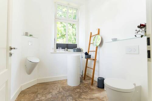 Gäste-WC im Erdgeschoss - 9 Zimmer Einfamilienhaus in Neuenkirchen