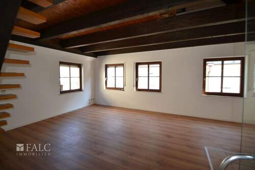 Wohnzimmer - 5 Zimmer Etagenwohnung zum Kaufen in Wertheim