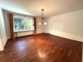 ... zum Ess-/TV-Zimmer - 