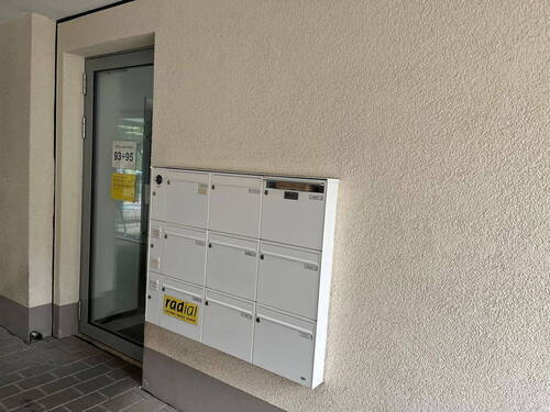 Eingangsbereich Gebäude - 