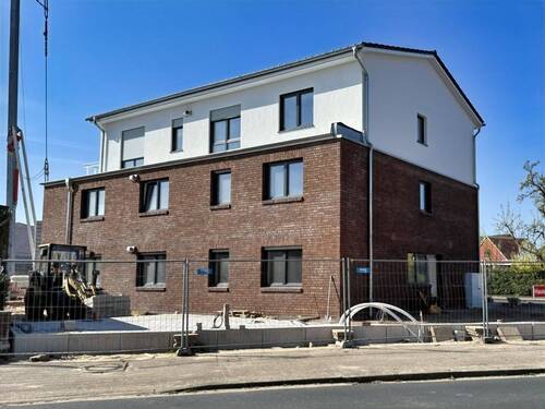Seitenansicht Bahnhofstraße (Beispiel Haus 1) - 3 Zimmer Etagenwohnung in Scheeßel