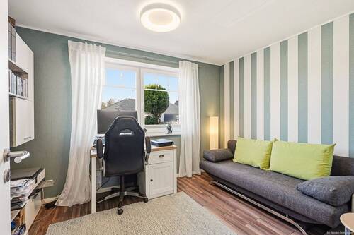 Arbeits- oder Kinderzimmer - 