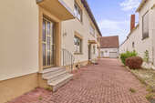 Hauseingang - 5 Zimmer Mehrfamilienhaus, Wohnhaus zum Kaufen in Haßloch