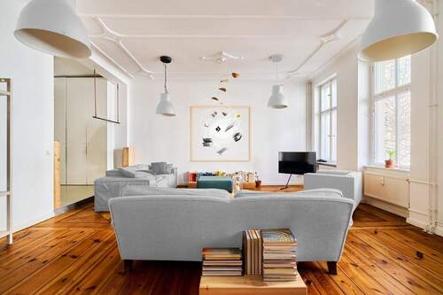 Wohnzimmer mit alt. Einrichtung - Große Dimensionen & zeitloses Design - Beletage im Skandinavischen Viertel