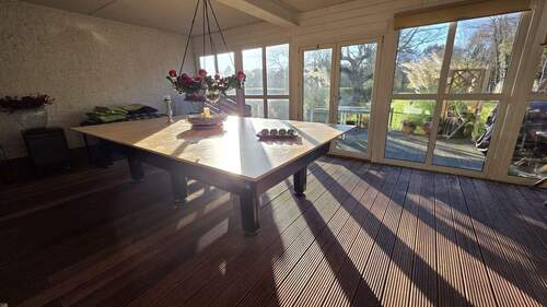 Wintergarten mit großen Tisch (Billardtisch) - 