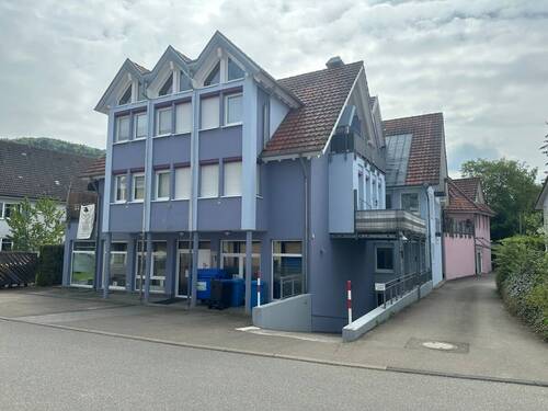 Eingangsbereich - Moderne GewerbeVerkaufsräumeFitnessstudio mitten in Wurmlingen